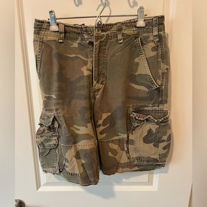 ABERCROMBIE AND FITCH CAMOUFLAGE CARGO SHORTS!!